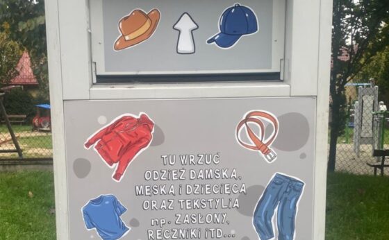 Prosimy, wrzucaj odzież do pojemnika. Nie pozostawiaj jej obok.