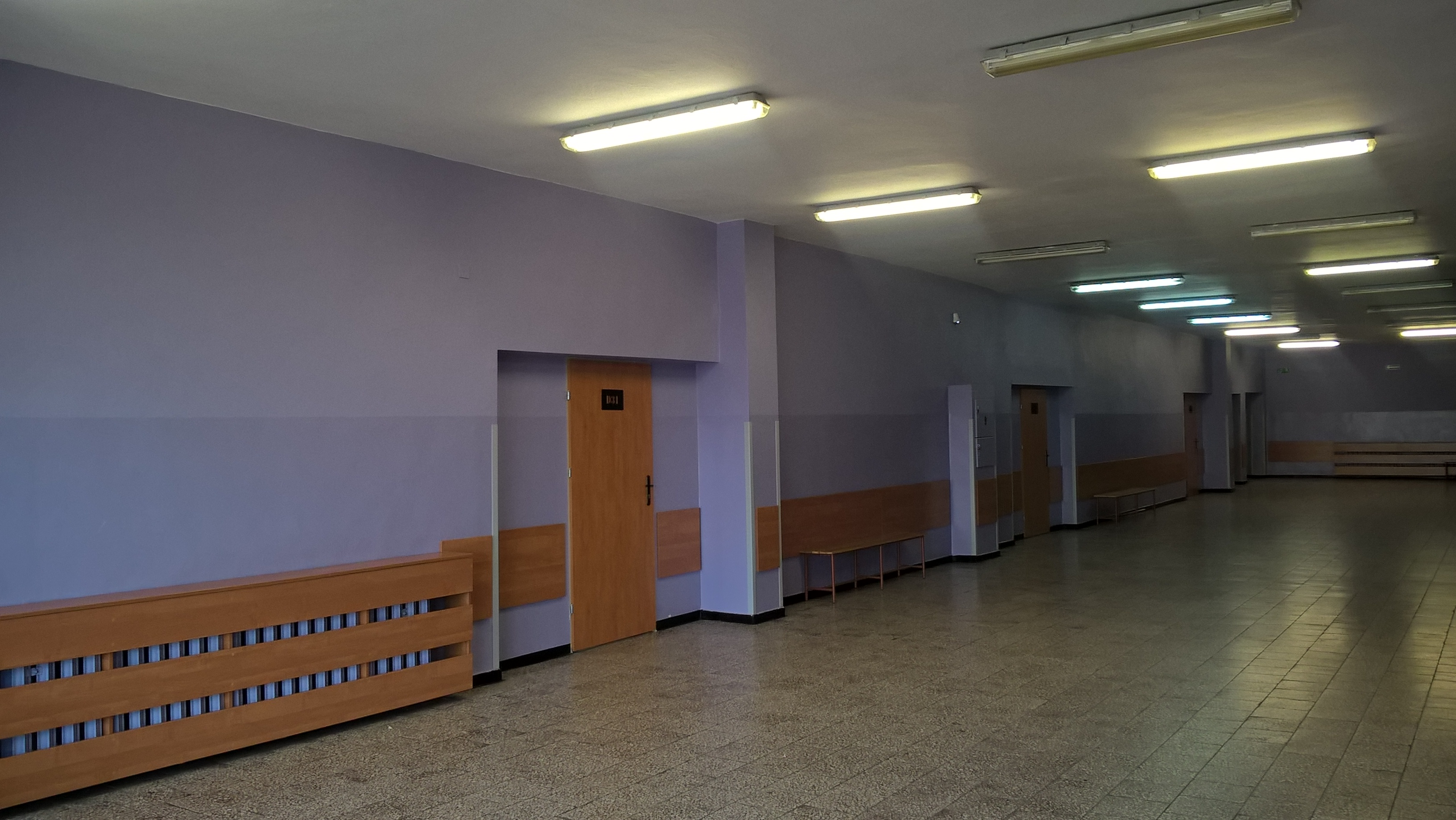 Modernizacja korytarzy i sali w seg D wraz z modernizacją łazienki, korytarza oraz biblioteki w seg B w budynku G-2