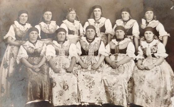 (Do)strojony świat ? kobieta w stroju śląskim (Do)strojony świat ? kobieta w stroju śląskim